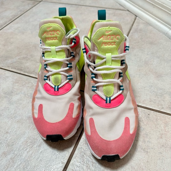 Nike Air Max 270 React - Picture 2 of 8